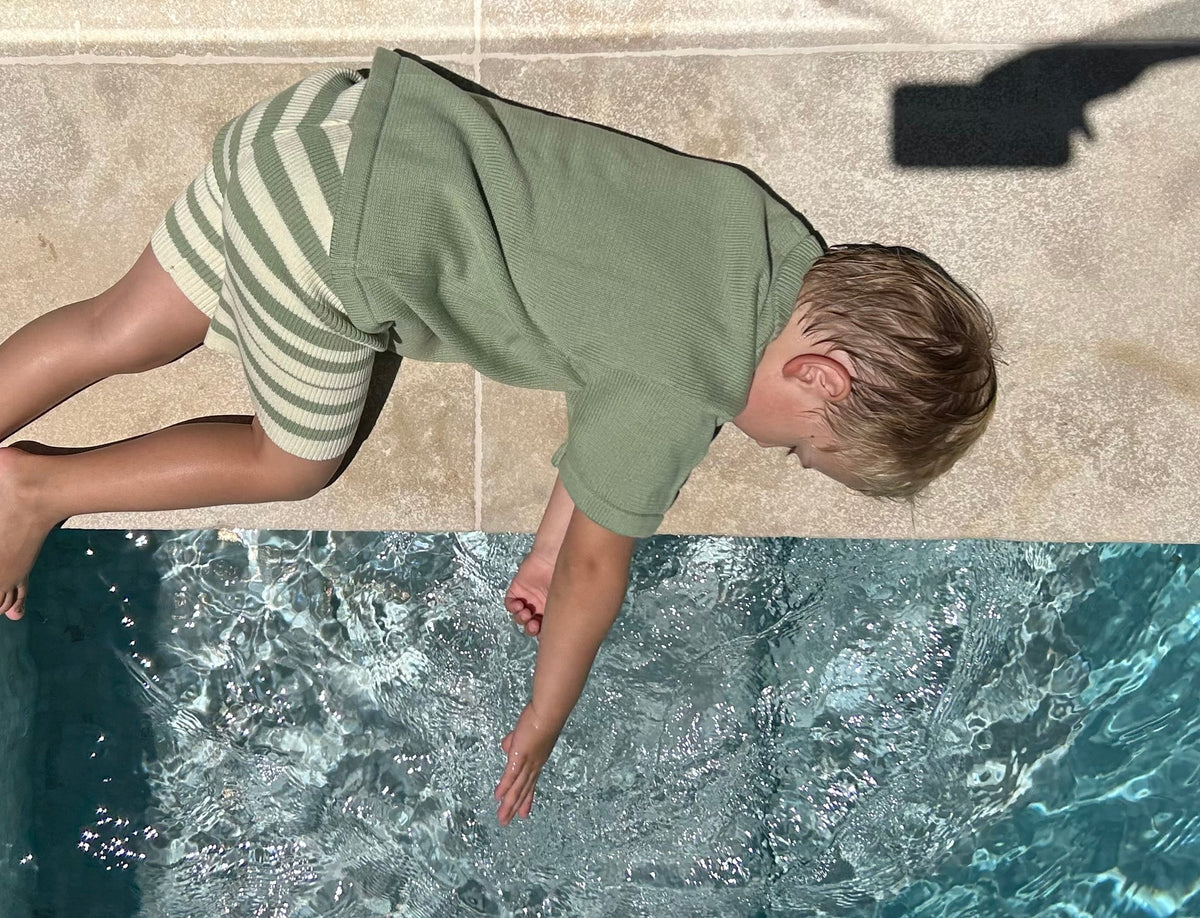 Lilla Hjärtat - Knit T-shirt with Embroidery Logo | Sage *CLEARANCE*