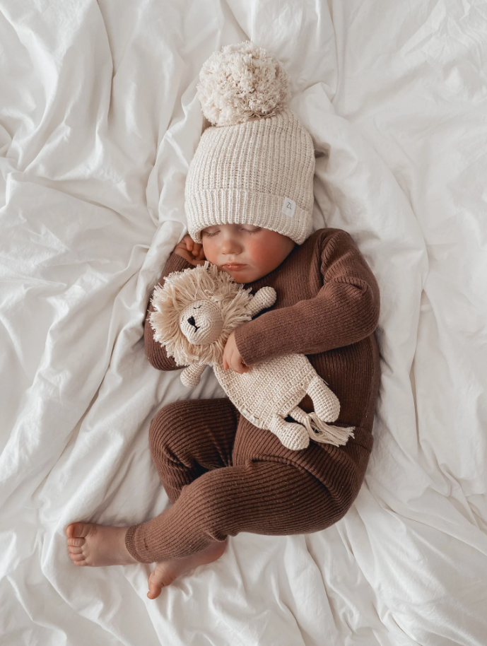 3 Little Crowns - Cuddle Me | Lion