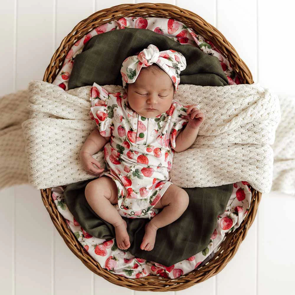 Snuggle Hunny Kids - Short Sleeve Frill Organic Bodysuit | Strawberry