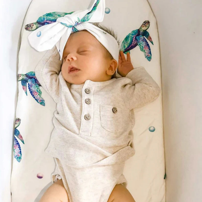 Anchor & Arrow - Bassinet sheet / Change Table Cover | Sea Turtles